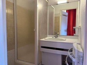 Douche, sèche-cheveux