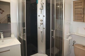 Bathroom - Resort center, 5th floor, view ski slopes, balcony, tv, 24m², Les Orres (Les Orres)