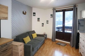 TV - Resort center, 5th floor, view ski slopes, balcony, tv, 24m², Les Orres (Les Orres)