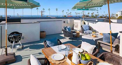 Brand New Beach House Fun, Stroll to Downtown, Steps to Beach