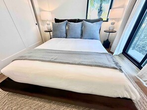 3 bedrooms, desk, iron/ironing board, free WiFi - Brand New Beach House Fun, Stroll to Downtown, Steps to Beach (Oceanside)