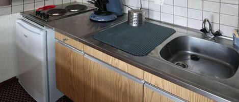 Fridge, microwave, oven