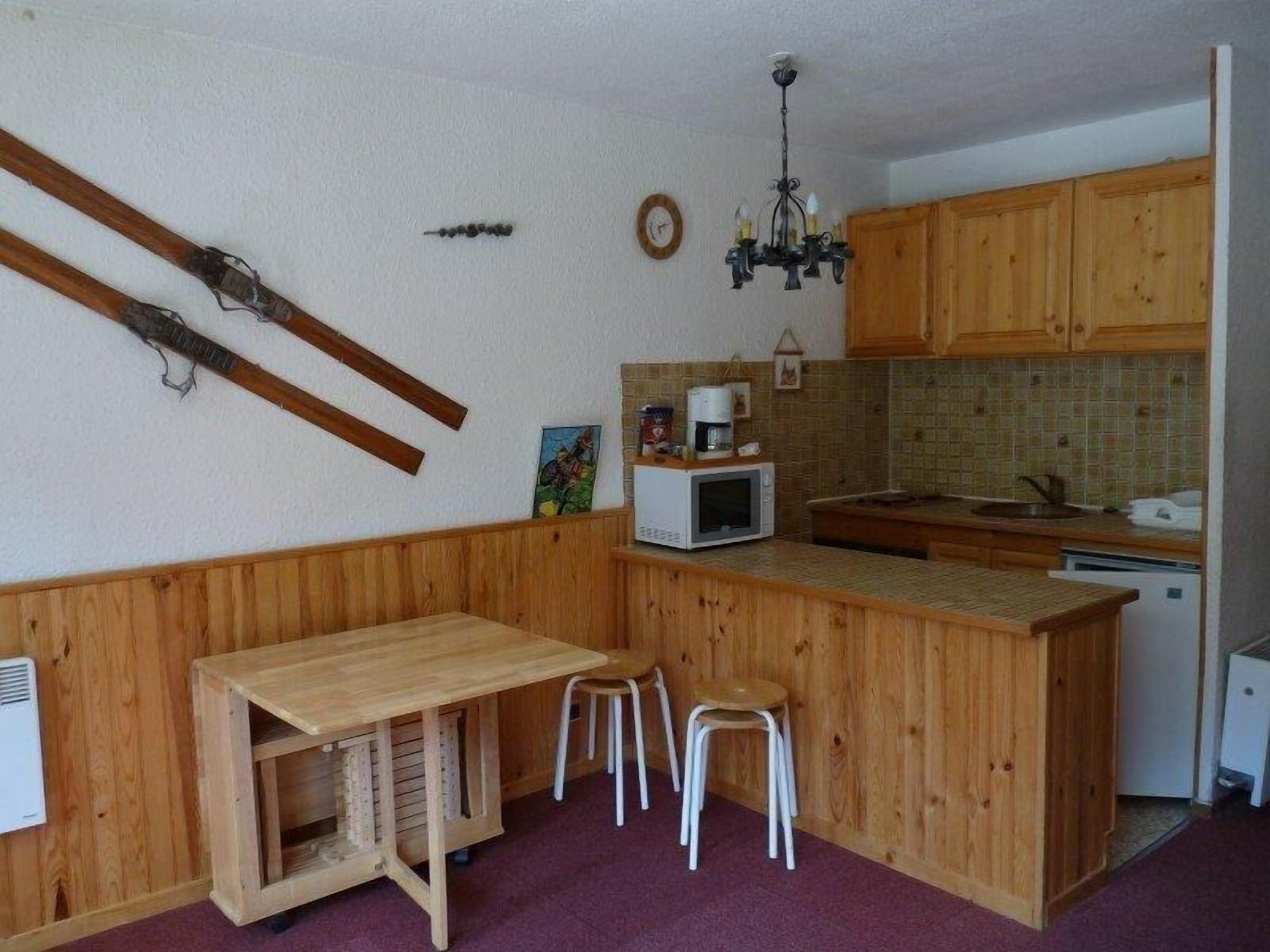 Coffee/tea maker, fridge, microwave