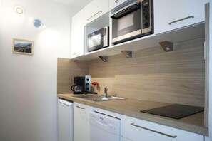 Jääkaappi, uuni, astianpesukone