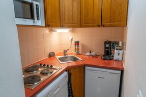 Fridge, microwave, dishwasher