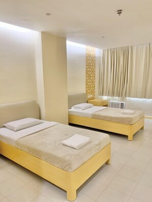 Spa - Private Studio at Etsu Hotel. Vacation Mode, on! (Tacloban)