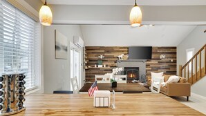 A modern living room with a fireplace, wooden accents, and a cozy seating area. - Cabin in the heart of Poconos! A Pocono Bliss! Close to Kalahari and Camelback (Tobyhanna)