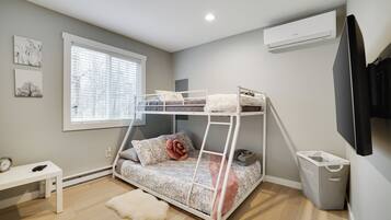 3 bedrooms, iron/ironing board, free WiFi, bed sheets