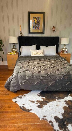 3 bedrooms, desk, iron/ironing board, WiFi - Stylish boho-chic bungalow retreat downtown Durham..

 (Durham)