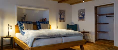 2 bedrooms, iron/ironing board, travel cot, free WiFi