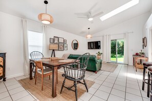 Dining - The Cozy House by Mayo (Jacksonville)
