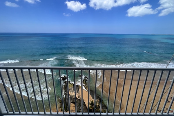Aan het strand, ligstoelen aan het strand, strandlakens