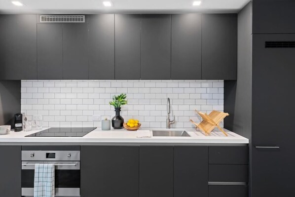 Refrigerador, microondas, parrilla de estufa y lavavajillas 