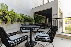 デラックス スタジオ | 屋外ダイニングエリア