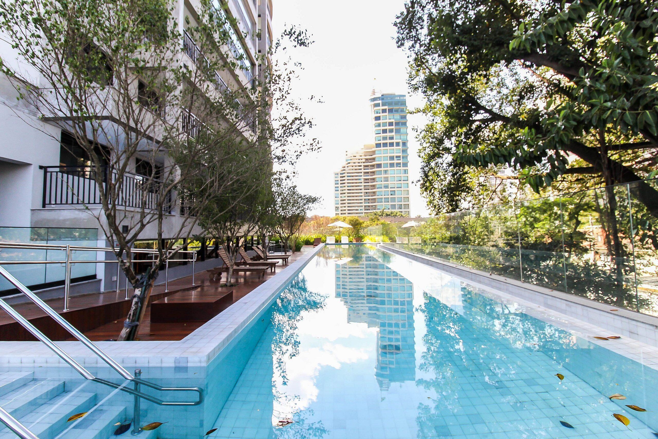 Estúdio clássico | Piscina | Piscina externa, guarda-sóis, espreguiçadeiras