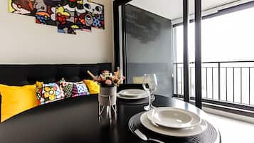 Deluxe Studio | Egyptian cotton sheets, premium bedding, individually decorated