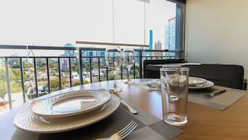 Classic Studio | Dining