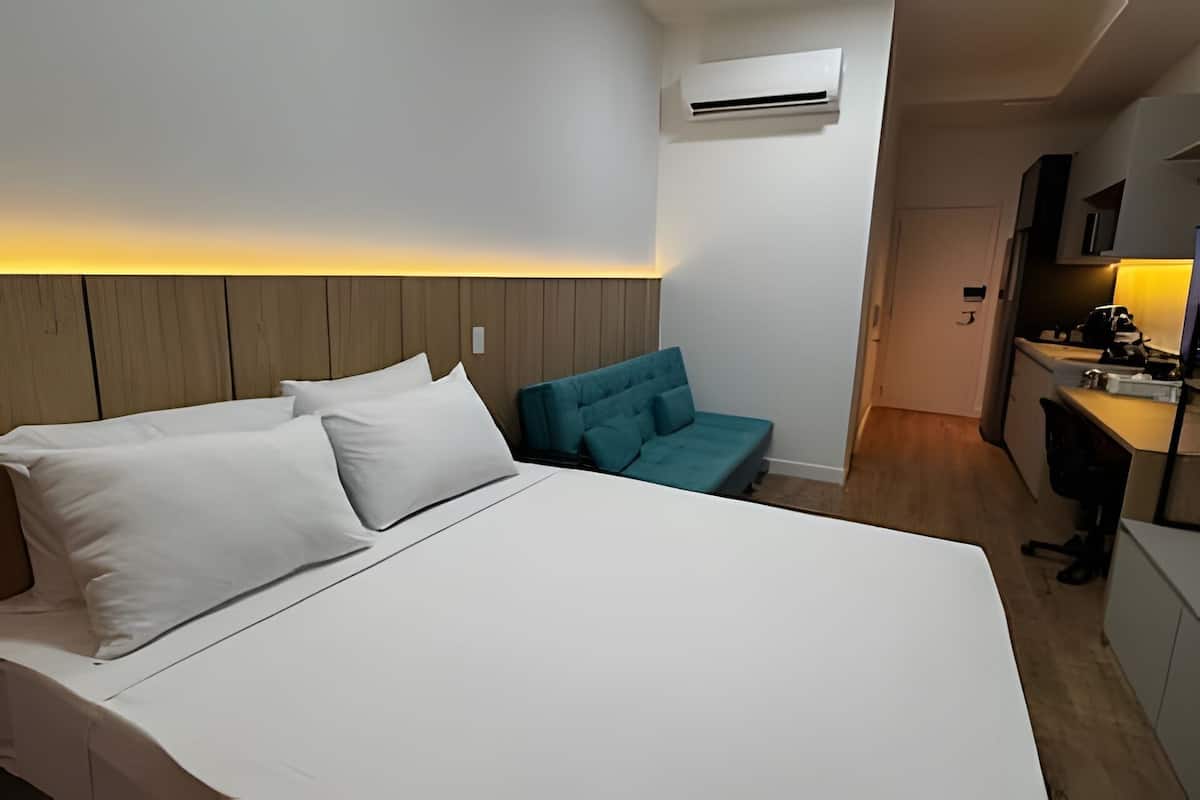 Apartment | Egyptian cotton sheets, premium bedding, desk, laptop workspace