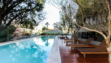 Deluxe Studio | Pool | Outdoor pool, pool umbrellas, sun loungers