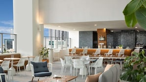 Outdoor dining - Splash into Downtown Miami with tech-led smart stays & sunset drinks by the pool (Miami)
