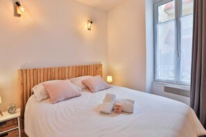 2 Schlafzimmer, Schreibtisch, Bügeleisen/Bügelbrett, WLAN