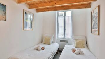2 Schlafzimmer, Schreibtisch, Bügeleisen/Bügelbrett, WLAN