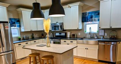 Historic Home w/ 2 King Beds & FAST Wifi Near Dwntn & Granite Peak Skiing/Hiking