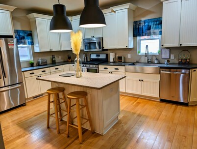 Historic Home w/ 2 King Beds & FAST Wifi Near Dwntn & Granite Peak Skiing/Hiking