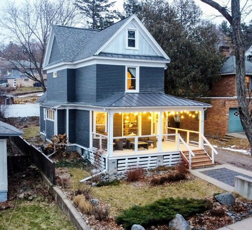 Historic Home w/ 2 King Beds & FAST Wifi Near Dwntn & Granite Peak Skiing/Hiking