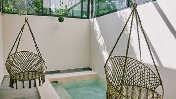 Piscine couverte, piscine extérieure