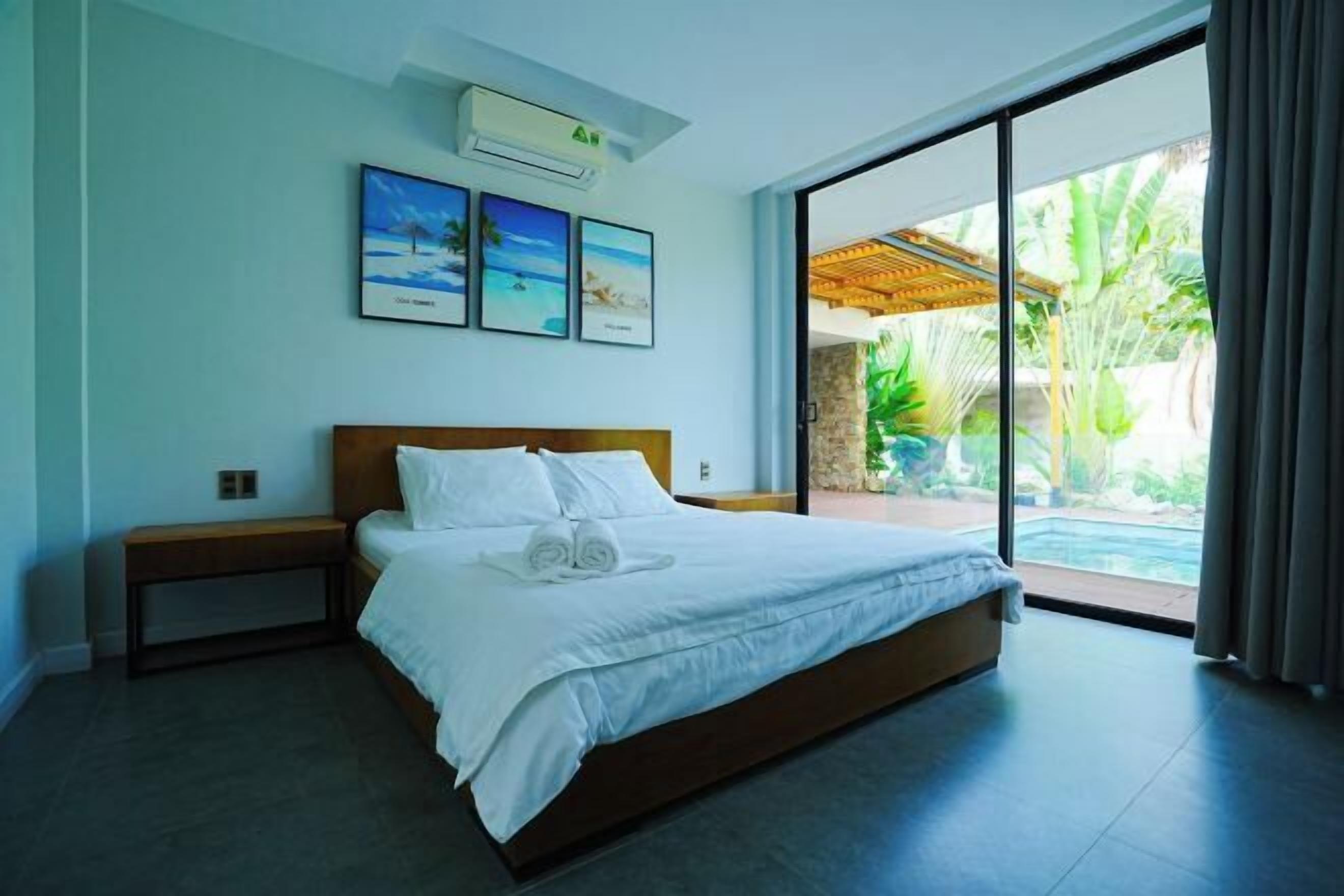 Memory-foam beds, individually decorated, individually furnished