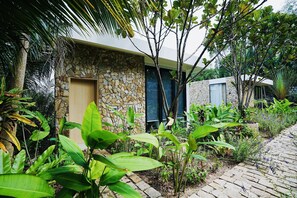 Quarto casal luxo, piscina particular, vista para o mar | Vista para o jardim