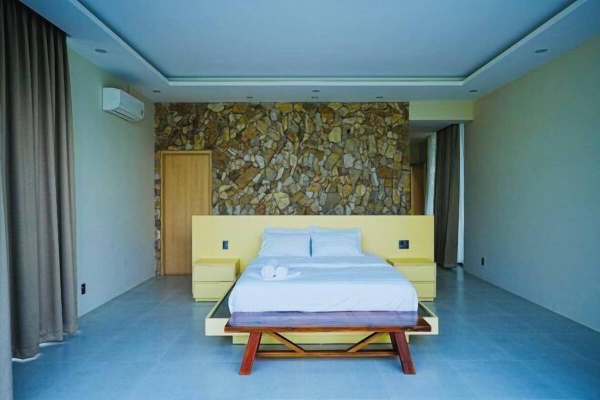 3 makuuhuonetta, memory foam -patjalliset sängyt