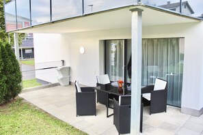 Outdoor dining - Swiss Suites - Apartment 1 - Ground Floor (Aarau)