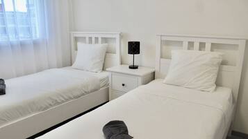 3 bedrooms, desk, iron/ironing board, free WiFi