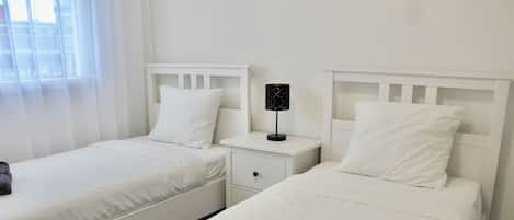 3 bedrooms, desk, iron/ironing board, free WiFi