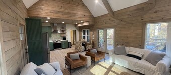 Lake Burton -brand new cabin, paddleboard, kayak, & firepit right on Dicks creek