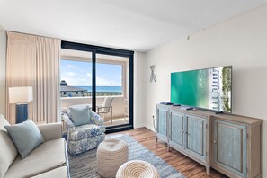 Smart TV, DVD player - BEACH FRONT! 1 FREE BEACH CHAIR SET UP EACH DAY OF YOUR STAY! (Destin)