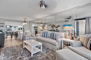 Smart TV - REMODELED 2022 BEACH FRONT! 1 FREE BEACH CHAIR SET UP DAILY! (Destin)