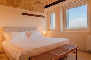 Quarto luxo | Frigobar, cofres nos quartos, Wi-Fi de cortesia