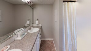A bathroom with two sinks, a mirror, and a shower curtain. - Jetty View at Jetty East! Three Bedroom/Two Bathroom Unit! One FREE Beach Chair (Destin)