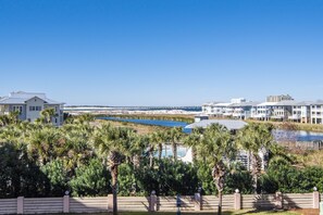 Property grounds - Newly Renovated December 2022 Beach Front at Jetty East! One FREE Beach Chair Se (Destin)