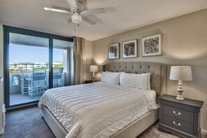 3 bedrooms, iron/ironing board, free WiFi, bed sheets - RECENTLY UPDATED COMFORTABLE AND SPACIOUS! STUNNING JETTY VIEWS! 1 FREE BEACH CH (Destin)