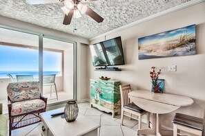 Smart TV - Gulf view at Jetty East! One beach chair set up daily. (Destin)