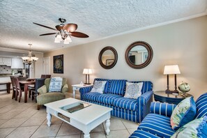 Smart TV - Gulf view unit at Jetty East! One beach chair set up daily. (Destin)