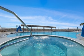A heated pool - Gulf view unit at Jetty East! One beach chair set up daily. (Destin)