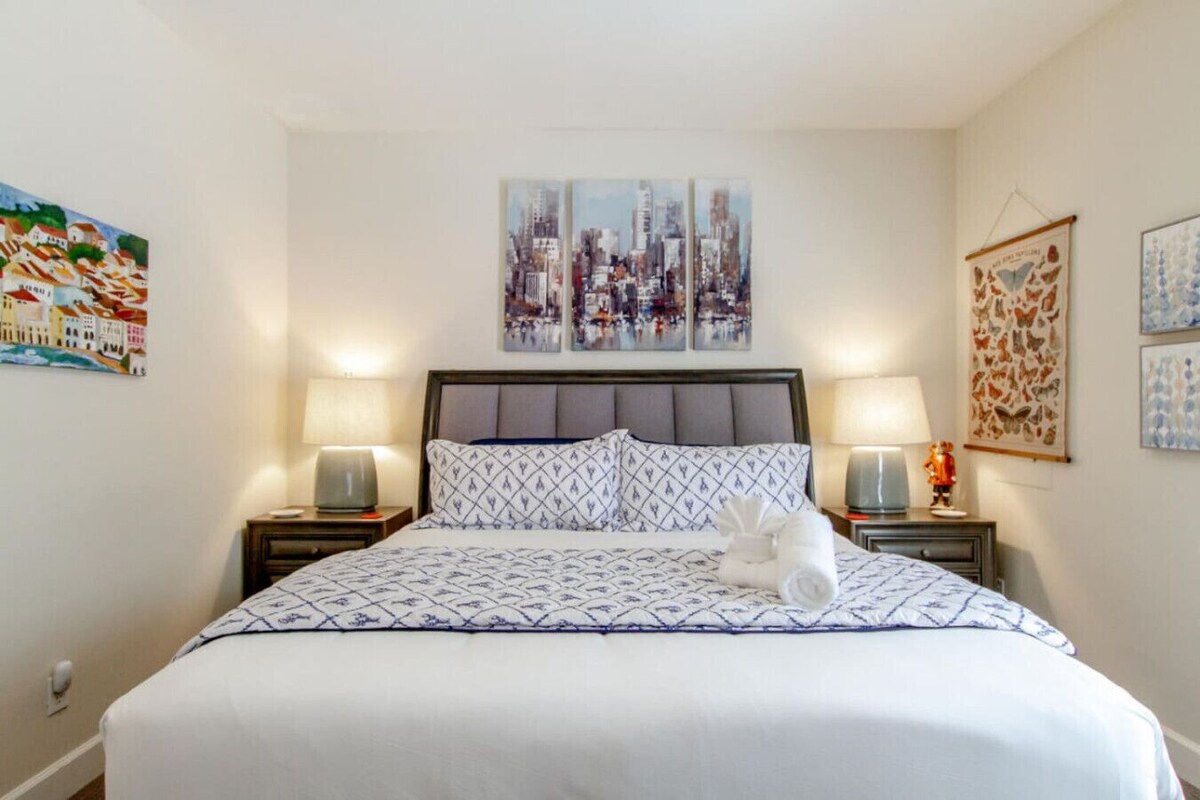 Green Hills Getaway – Shopping and Dining District