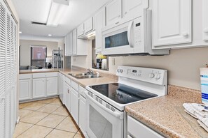 Refrigerador, microondas, horno y lavavajillas