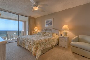 3 slaapkamers, een strijkplank/strijkijzer, gratis wifi, beddengoed