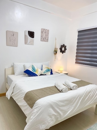 Caja de seguridad en la habitación y cortinas blackout